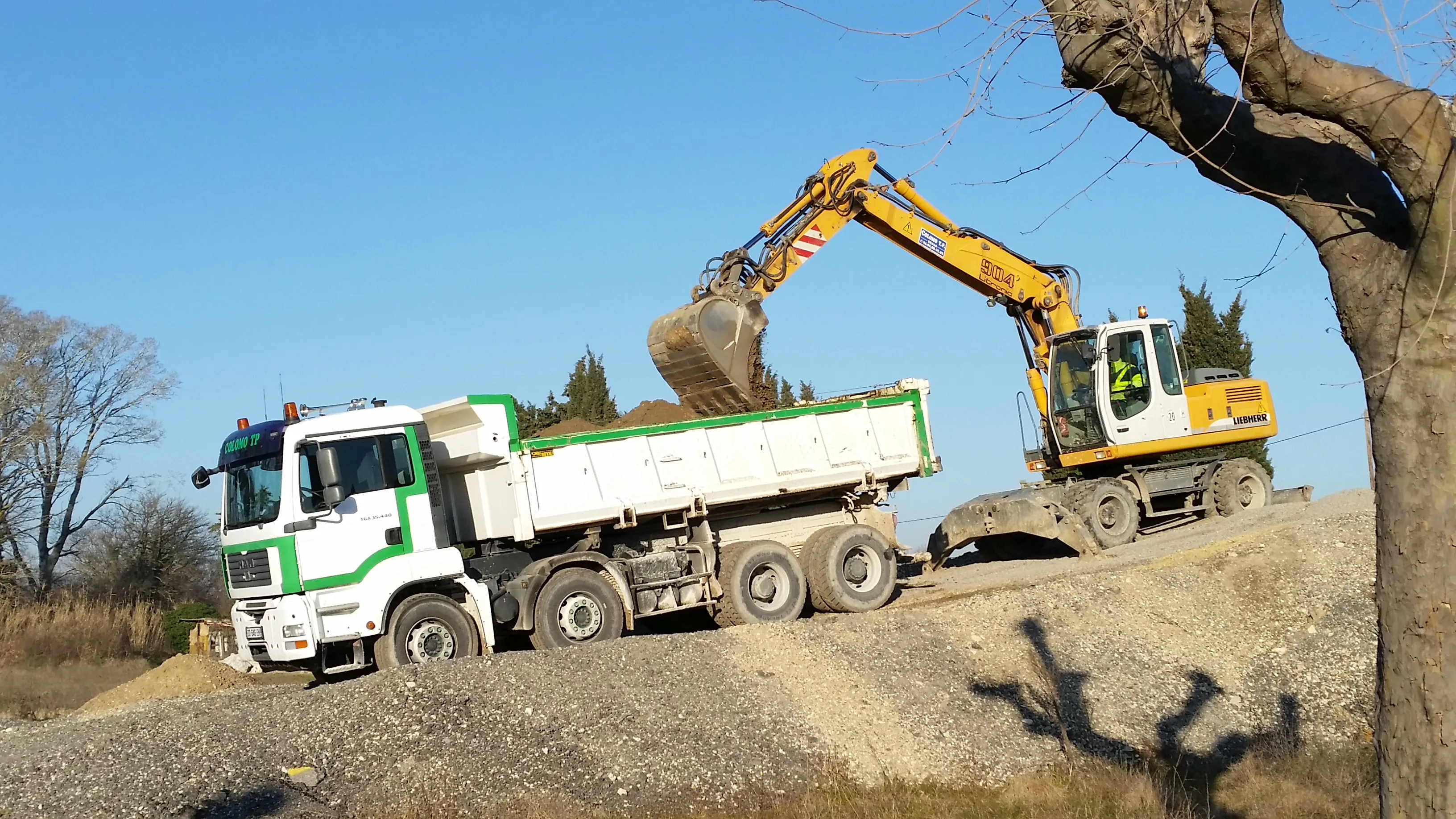 Travaux de terrassement réalisés par l'entreprise Colomo